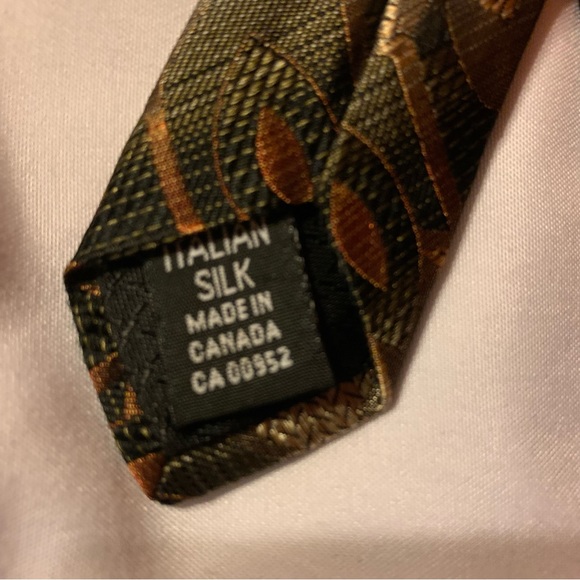 Bachrach Men's Necktie in Geo Pattern Multi-Color - Picture 6 of 6